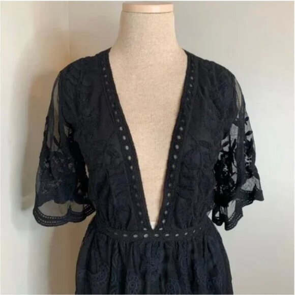 Honey Punch Women's Artemis Black Embroidered Lace Romper Size Small - Picture 7 of 10
